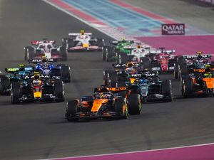 Supporting image for story: Lando Norris sees lead cut as Oscar Piastri cruises to Qatar sprint victory