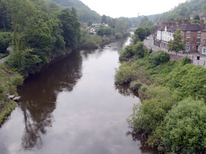 Supporting image for story: Probe continues after reports of body in River Severn near Ironbridge