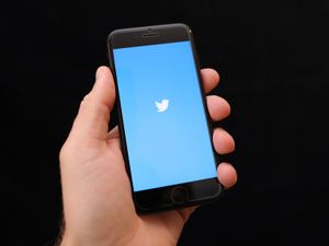 Supporting image for story: Twitter rolls out new banner alerts on vaccine safety