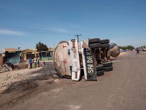 Supporting image for story: More than 140 killed and dozens injured after fuel tanker explodes in Nigeria