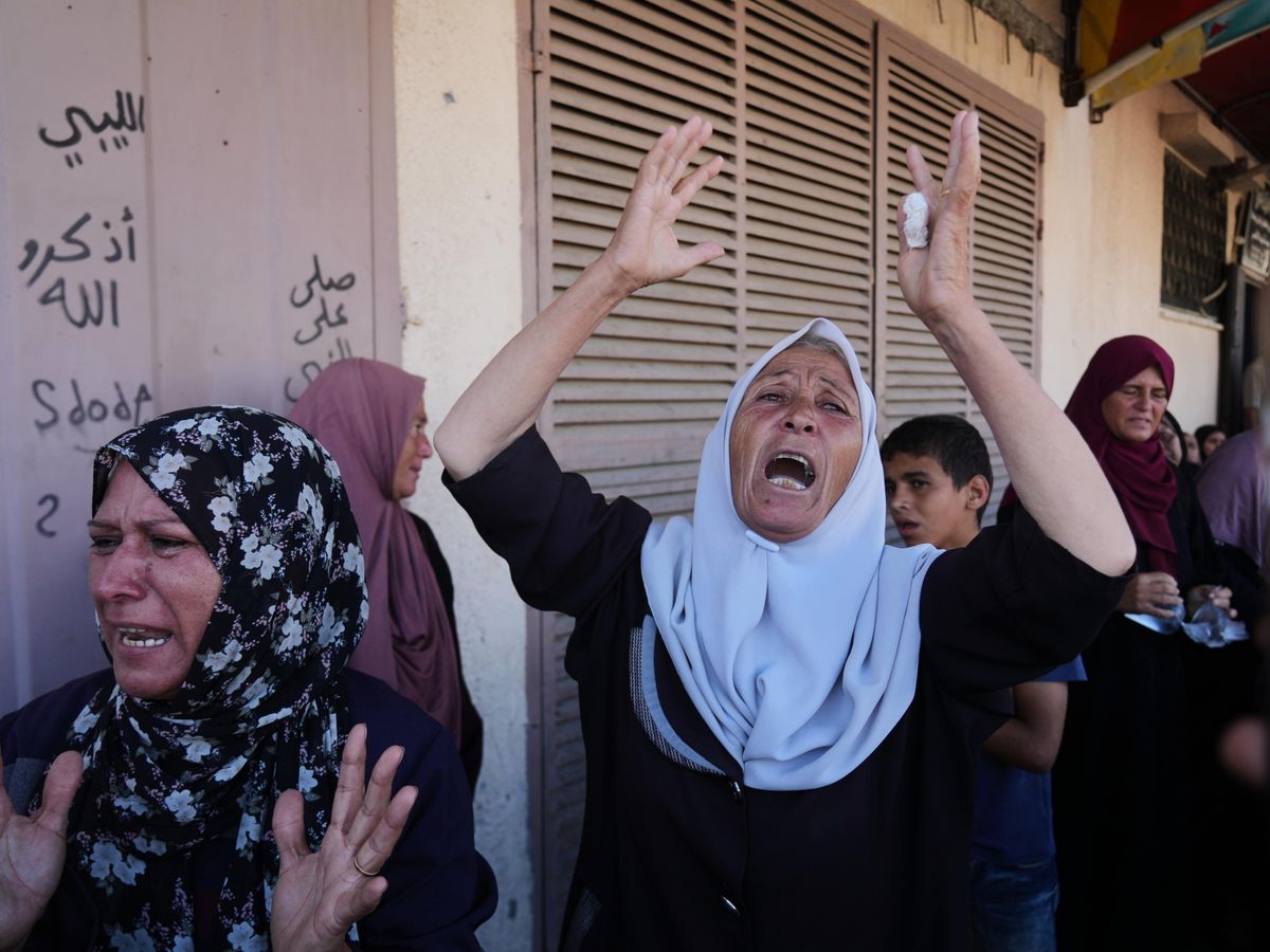 Israeli strikes kill 16 in Gaza as world awaits Hamas response to peace plan