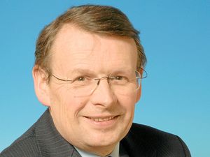 Supporting image for story: Ex-Wyre Forest MP sworn as criminal court recorder 