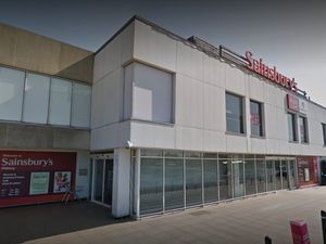 Supporting image for story: Police issue apology after enforcing 'incorrect' mask guidance at Oldbury Sainsbury's