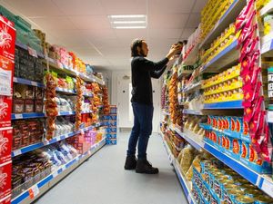 Supporting image for story: There is no need to ‘panic buy’ food, Government adviser says
