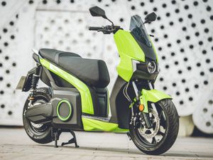 Supporting image for story: Silence e-moto scooter arrives in the UK as low-cost urban transport solution