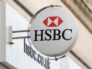 Supporting image for story: No plan to shut Bishop's Castle's last bank