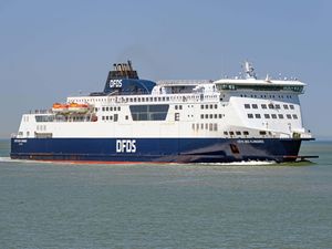 Supporting image for story: Bank holiday getaway sees delays of nearly two hours at Port of Dover