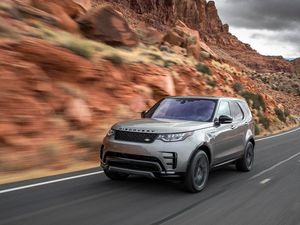 Supporting image for story: Diesel Land Rover SUV better for the environment than a Renault Clio