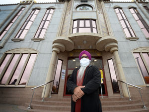 Supporting image for story: Virus fears for loved ones as crisis in India deepens