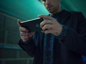 Supporting image for story: The Razer Phone is the smartphone with gamers in mind