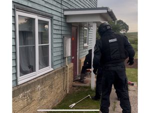 Supporting image for story: Three arrested after drugs bust in Ludlow home uncovers £140,000 worth of heroin