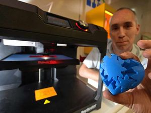Supporting image for story: 3D printer brings power of creation to Stafford Library