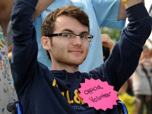 Supporting image for story: 26,000 back bid to get inspirational Stephen Sutton knighted