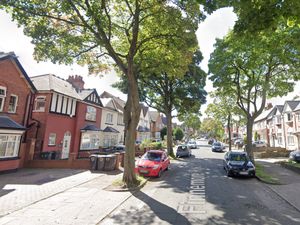 Supporting image for story: Group of men fire 10 gunshots at home with children inside