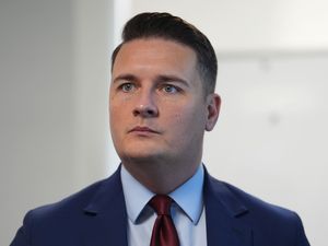 Supporting image for story: Streeting ‘wants to end dispute with resident doctors’ with talks in new year