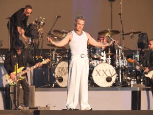 Supporting image for story: Robbie Williams interviewed in BBC boy band documentary from Louis Theroux