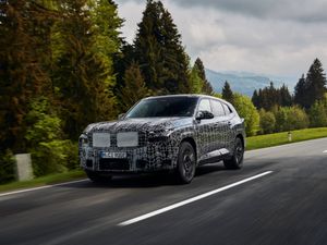 Supporting image for story: Flagship BMW XM due to be revealed on September 28