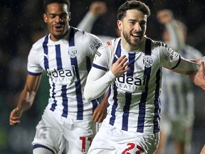 Supporting image for story: Hull v West Brom: Carlos Corberan lays down demand to players in race for play-offs