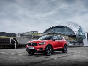 Supporting image for story: Volvo removes diesel-powered XC40 models from sale
