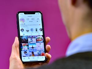 Supporting image for story: Instagram adds mute button to its Live Rooms streaming tool
