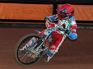 Supporting image for story: Dudley Heathens overcome tourists