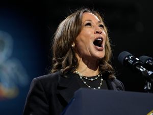 Supporting image for story: Presidential rivals hold events in battleground state