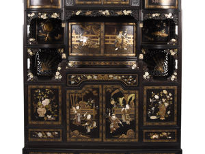 The Japanese Shibayama cabinet which sold for £5,600.