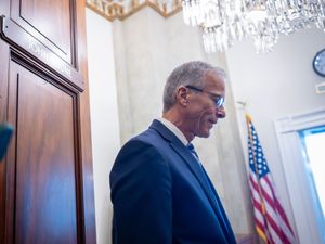 Supporting image for story: US Senate takes first step towards ending the government shutdown