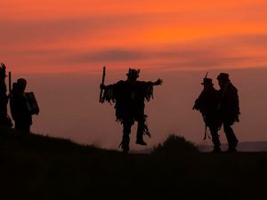 Supporting image for story: In Pictures: Morris dancers kick off May Day celebrations