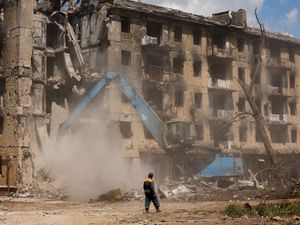 Supporting image for story: Ukrainian leaders fear repeat of Mariupol horrors in Donbas region