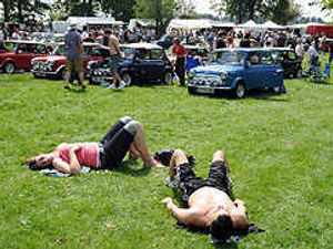 Supporting image for story: Region bakes in scorching sunshine