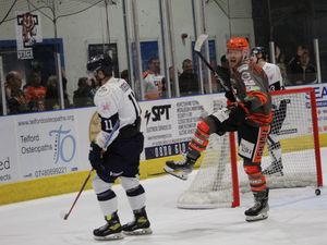 Supporting image for story: Telford Tigers warm up with victory on their home ice