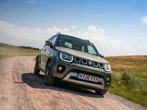 Supporting image for story: Suzuki gives the Ignis Hybrid a facelift