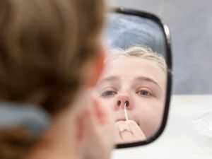 Supporting image for story: Ministers to discuss rolling out further daily testing sites to ease ‘pingdemic’
