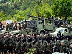 Supporting image for story: Thousands of Iran-backed fighters offer to join Hezbollah fight against Israel