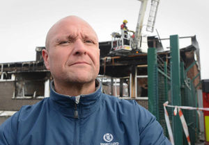 Resident Simon Wardle said he rang the police twice to tell them someone was on the roof, several hours before the fire, at Linthouse Lane, Wednesfield