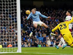 Supporting image for story: Erling Haaland hits double as Manchester City ease to win over West Ham