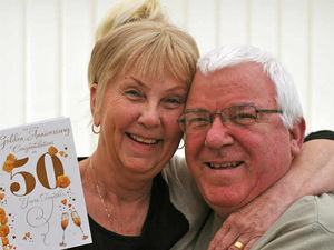 Supporting image for story: Golden couple remain on track