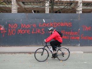 Supporting image for story: Johnson in Covid ultimatum to Greater Manchester