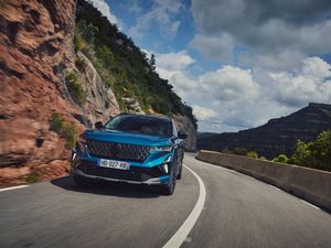 Supporting image for story: First Drive: Renault’s updated Austral aims to stand out from the crowd