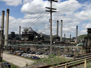 Supporting image for story: Explosion at steel plant leaves one dead and dozens hurt