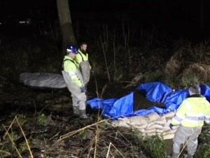 Supporting image for story: Workers build sandbag dam to prevent Ellesmere slurry pollution incident