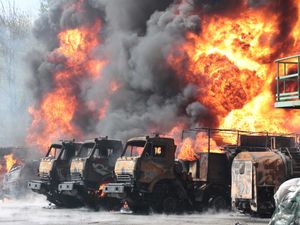 Supporting image for story: Ukraine repels some Russian attacks but fighting rages at Mariupol steel mill