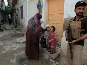 Supporting image for story: Militants kill police officer in attack on polio vaccination centre