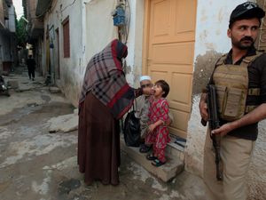Supporting image for story: Militants kill police officer in attack on polio vaccination centre