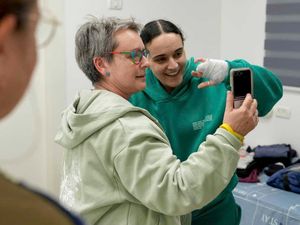 Supporting image for story: Three Israeli hostages arrive in Israel as fragile ceasefire passes first hurdle