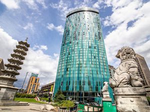 Supporting image for story: Birmingham high-rise homes with £10,000 rental income head to auction