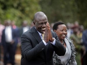 Supporting image for story: Kenyan president dismisses all ministers after weeks of protests