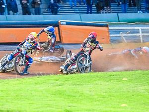 Supporting image for story: Wolves win to secure place in play-offs