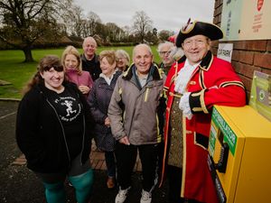 Supporting image for story: Fundraising efforts buy new defibrillator for Market Drayton